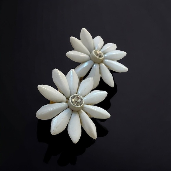 Vintage Articulating White Flower Daisy Rhinestone 60s Mod Screw Back Earrings - Picture 2 of 4